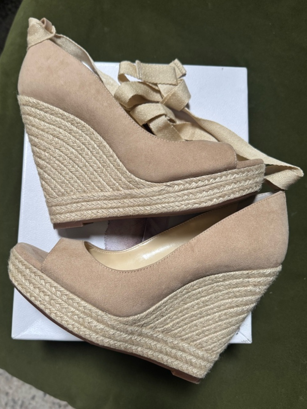 BNIB Jessica Simpson Almond Suede Espadrille Wedge Sandals with Cream Ribbons